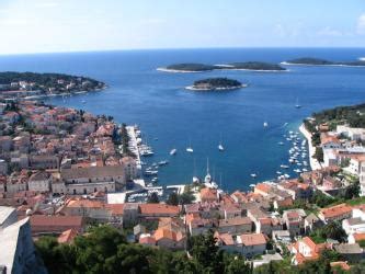 How to get from Dubrovnik to Hvar by ferry, car or car。